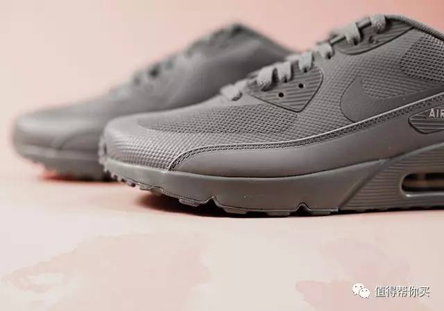 Nike男跑鞋最新款，设计、功能与性能的综合展现